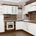 Daire Peaceful Three-bedroom In Briz, By Flat Mаnаger