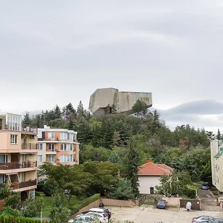 Apartman Peaceful Three-bedroom In Briz, By Flat Mаnаger *