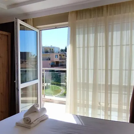 Peaceful Three-bedroom In Briz, By Flat Mаnаger * Várna