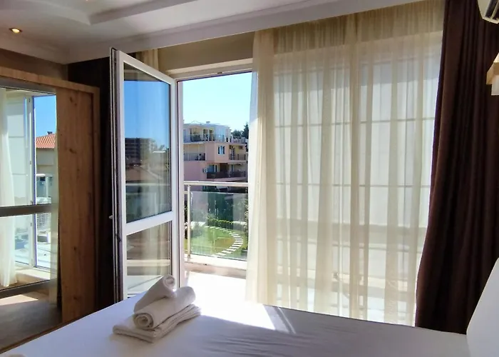 Peaceful Three-bedroom In Briz, By Flat Mаnаger * 바르나