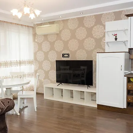 Apartment Peaceful Three-bedroom In Briz, By Flat Mаnаger *