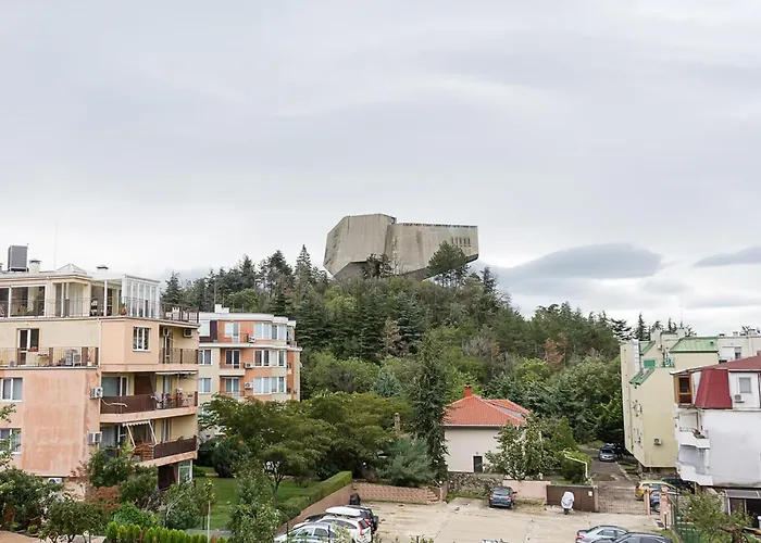 Apartment Peaceful Three-bedroom In Briz, By Flat Mаnаger *