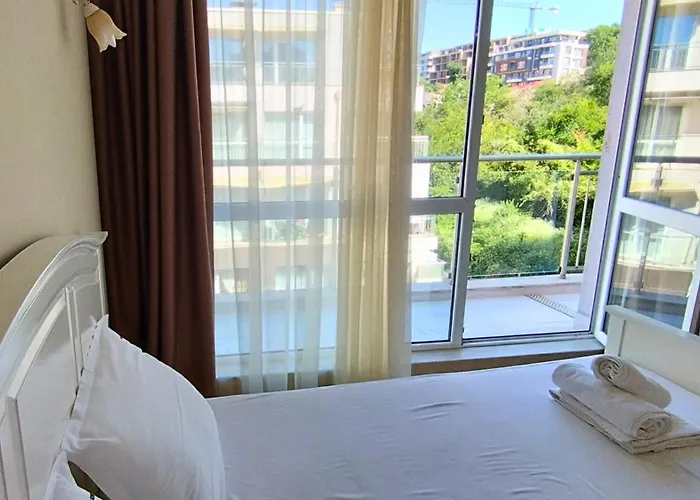 Apartment Peaceful Three-bedroom In Briz, By Flat Mаnаger